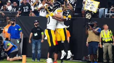 LOOK: Falcons stadium is filled with Steelers fans 