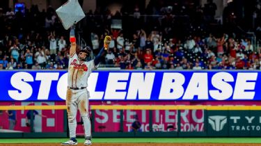 Ronald Acuña Jr. becomes 1st MLB player to join 40-70 club, then scores to  clinch NL's top seed for Braves