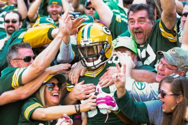 Tony Brown makes Lambeau Leap with Packers 