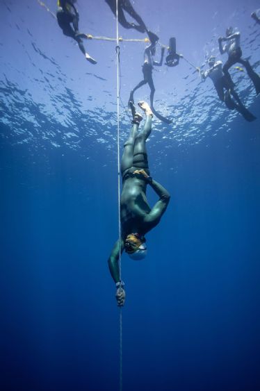 Black and white - Underwater chess in Chennai: Scuba divers play chess  under sea