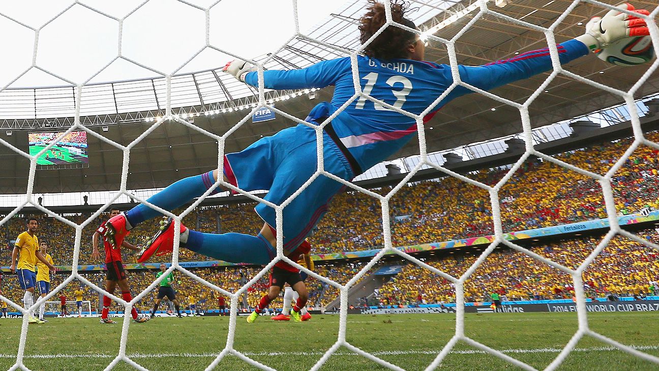 FIFA compara la atajada del siglo con la de Memo Ochoa a Neymar - ESPN