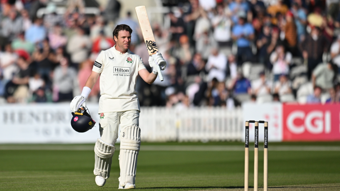 Stand-in captain Harris signs contract extension at crisis club Lancashire