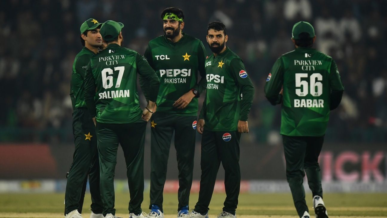 Stats - Australia rattled by spin, Pakistan batters post new high