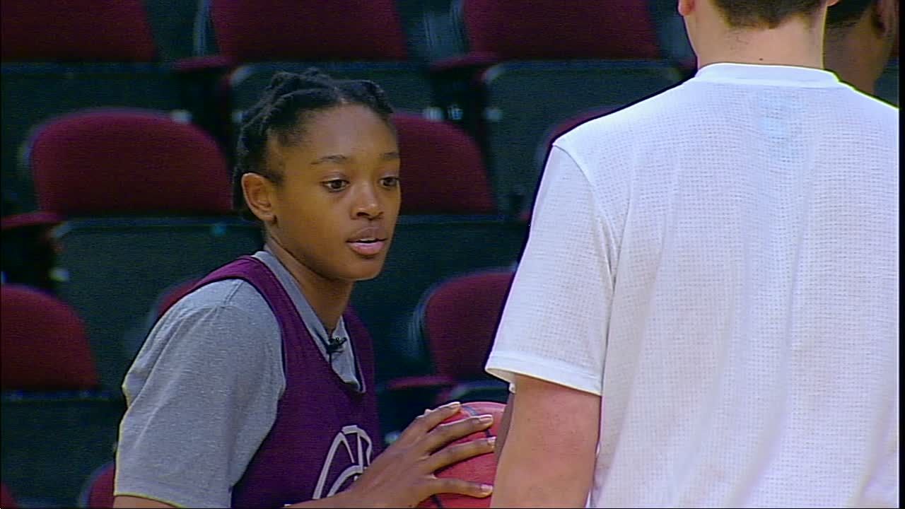 Courtney Walker demonstrates the ball screen ESPN Video