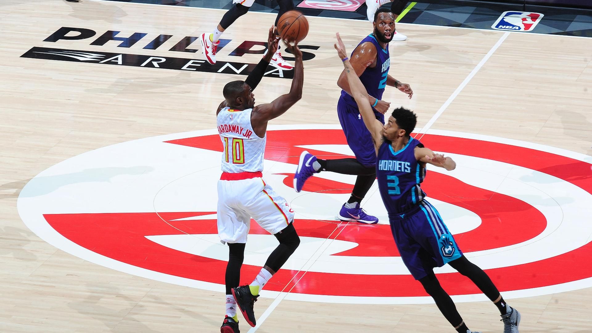 Hardaway Jr Ends First Quarter With Buzzer Beater From Half Court