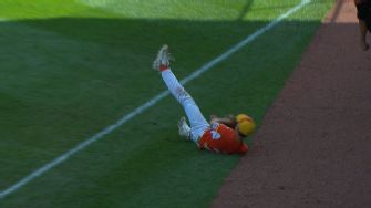 Louisiana's Roussel makes spectacular diving catch's Roussel makes spectacular diving catch