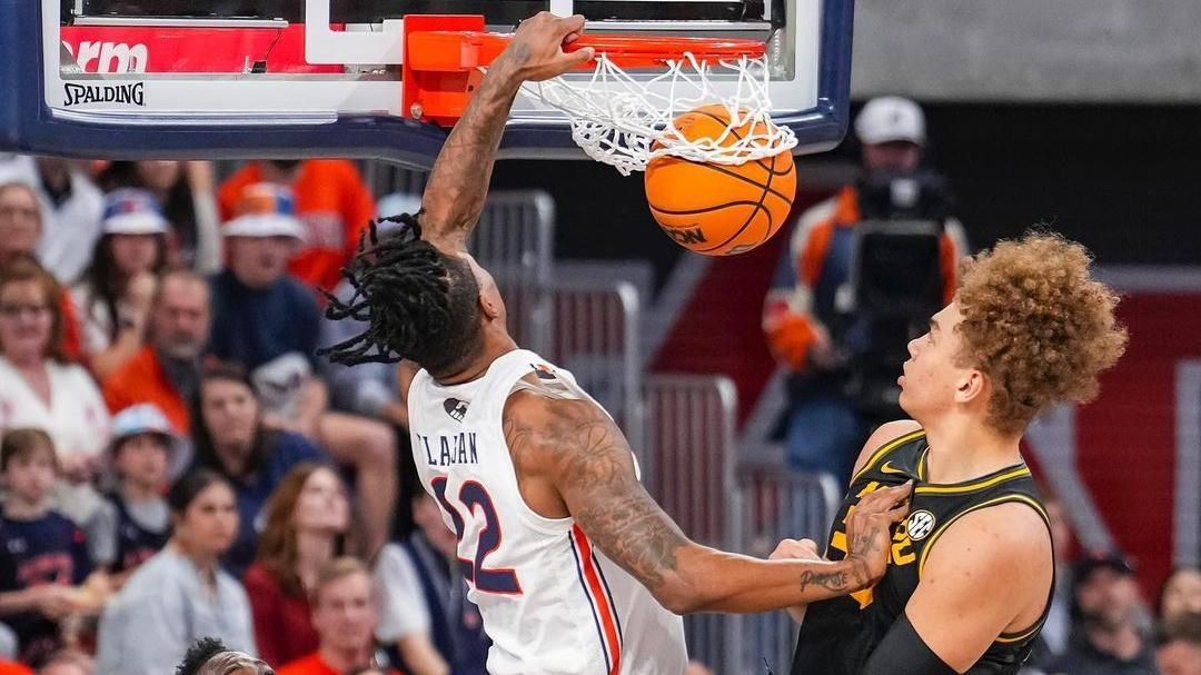 Allen Flanigan throws down a powerful one-handed poster for Auburn ...