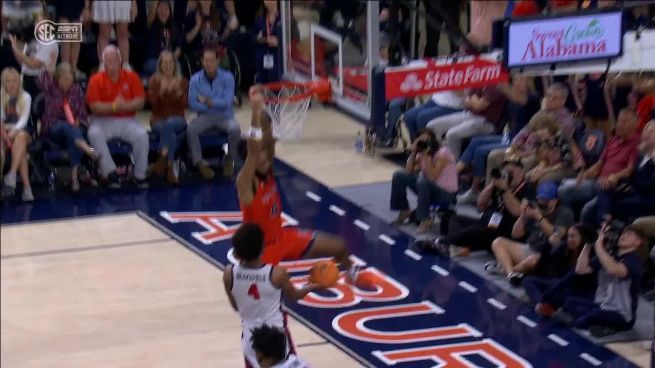 Tre Donaldson makes a sweet dish to Johni Broome for slam ESPN Video