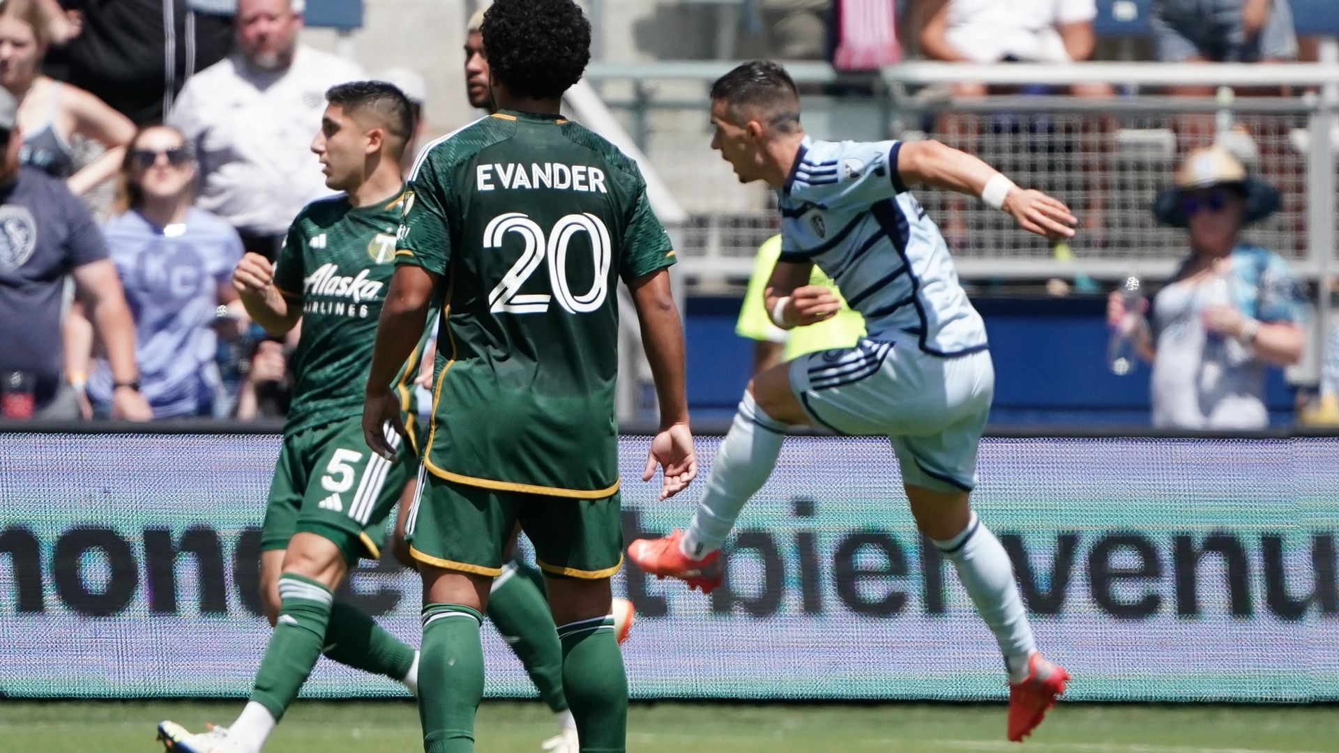 Erik Thommy does it all himself to score terrific goal for Sporting KC