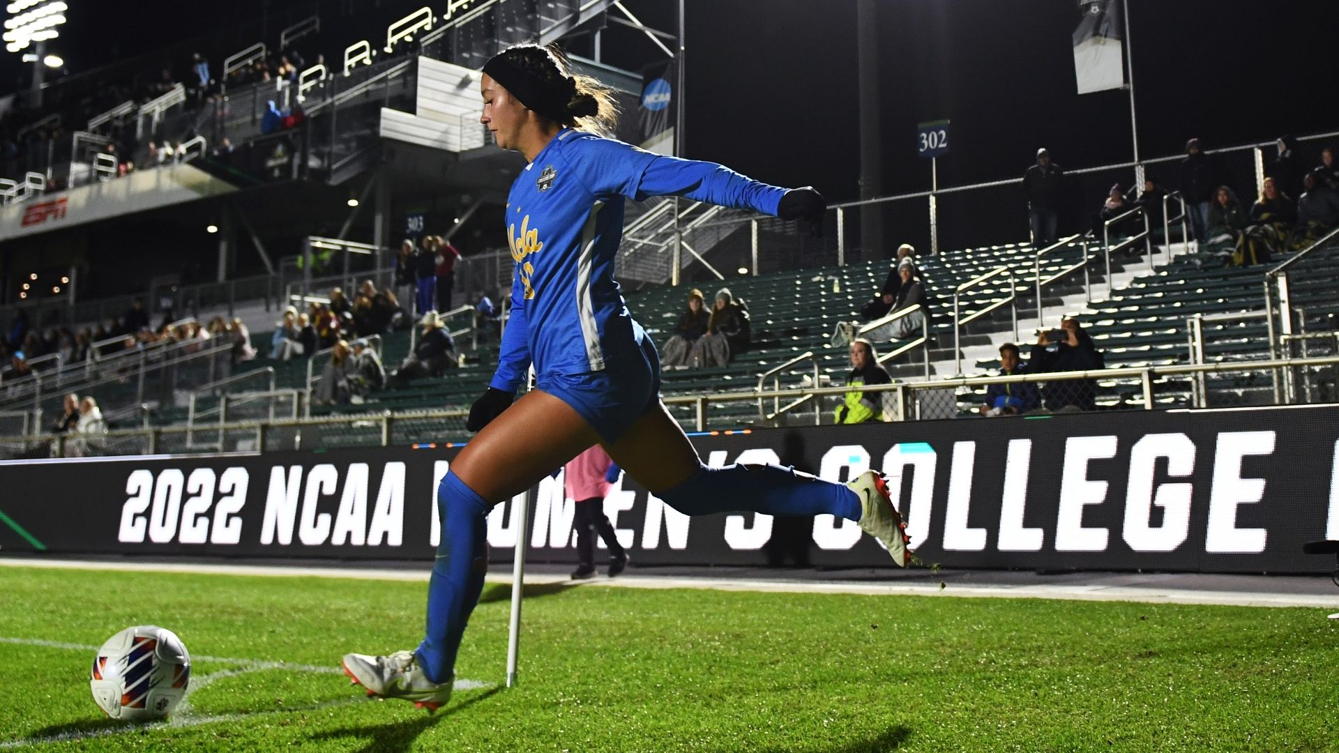 Ally Lemos' perfect corner kick ties game for UCLA in Women's College