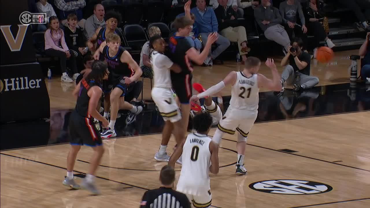 Alex Condon with the massive stuff at the rim - ESPN Video