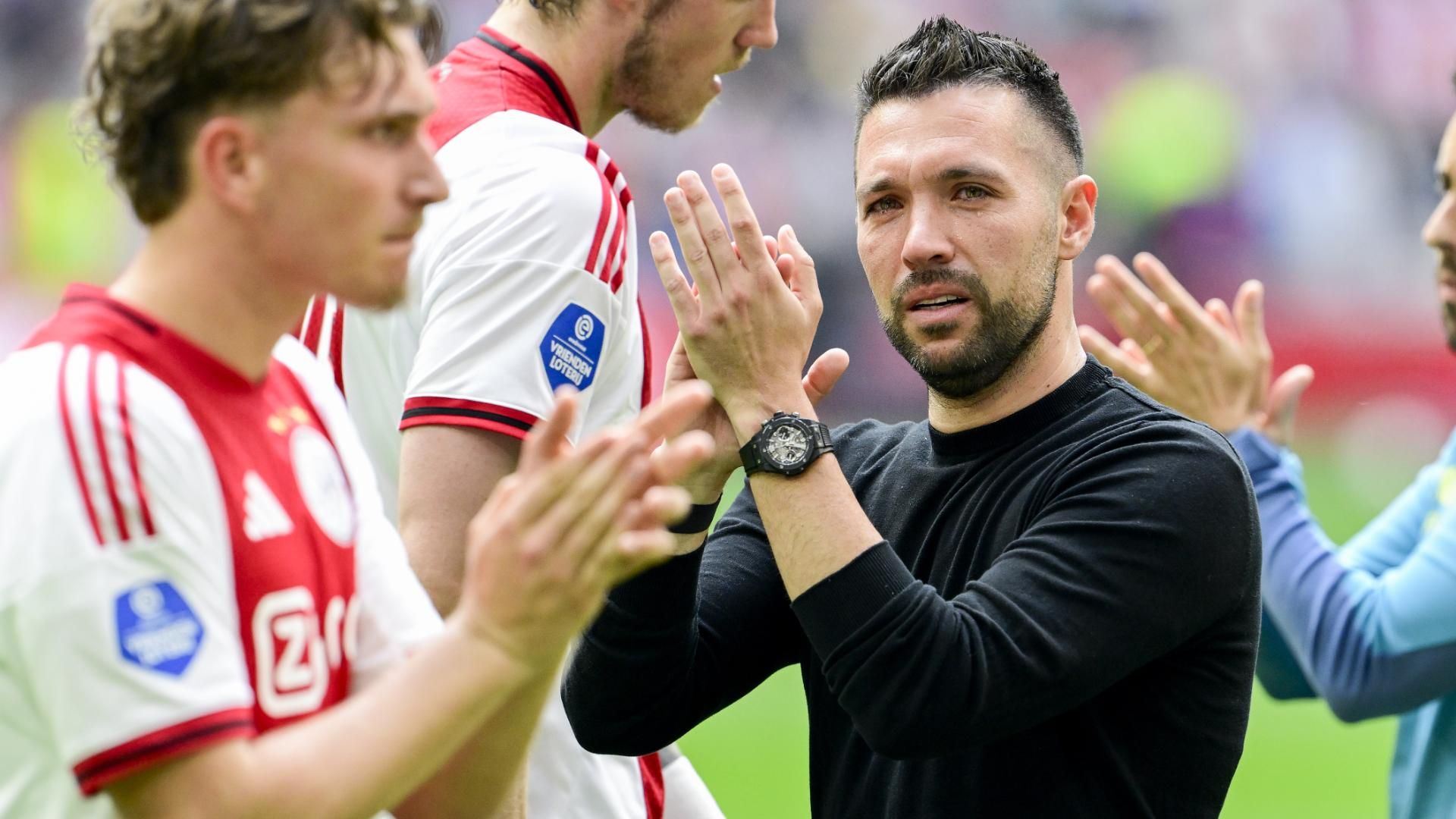 ¿Crisis en la Premier? Man United vs Spurs: ¿Quién tuvo peor temporada y quién ganará la Europa League? 4 1:22Is departing Ajax boss Francesco Farioli a good fit for Spurs?Gab Marcotti and Julien Laurens wonder if Francesco Farioli would be an option to replace Ange Postecoglou at Tottenham after resigning from Ajax.