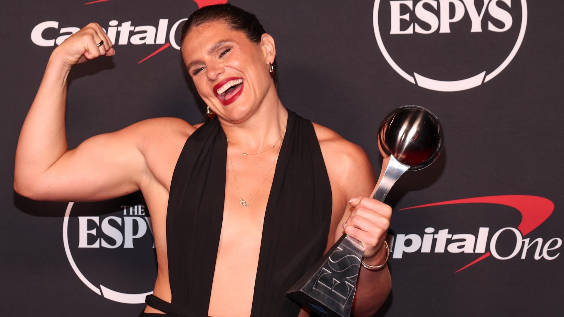 Ilona Maher: La Estrella del Rugby Femenino que Busca Conquistar el Mundial 3 Ilona Maher habla sobre el poder de las redes sociales en el rugby femenino.