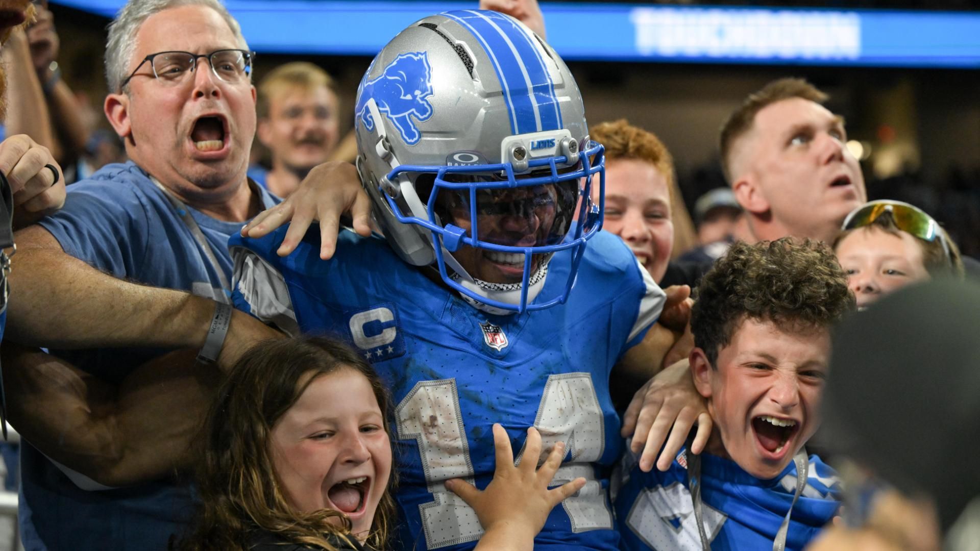 NFL: ¿Reacciones Exageradas? Cowboys, Lions, Eagles, Chiefs bajo la lupa 2 Amon-Ra St. Brown hauls in his 3rd TD of the gameJared Goff and Amon-Ra St. Brown connect for a 3rd time to pad the Lions lead.