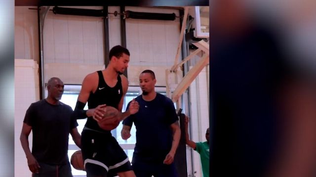 Victor Wembanyama entrenando con Hakeem Olajuwon