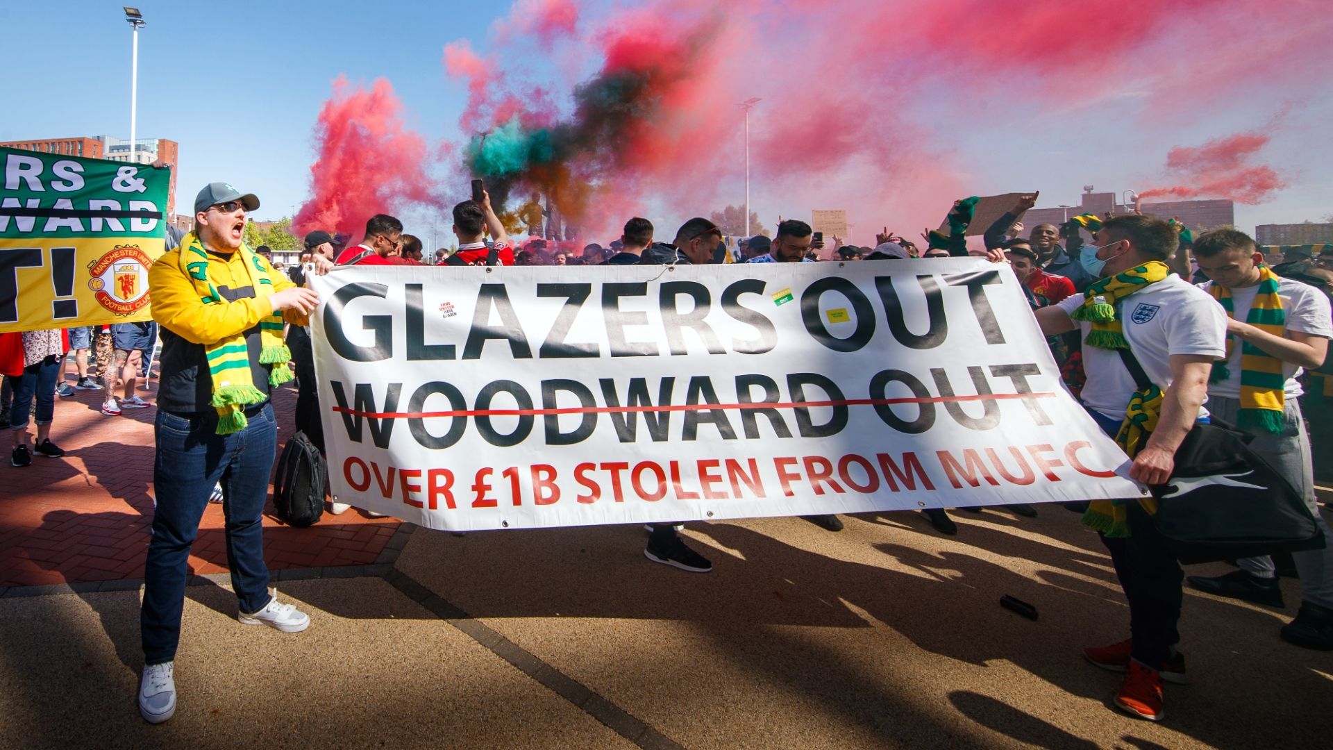Man United fans protest Glazer ownership outside Old ...