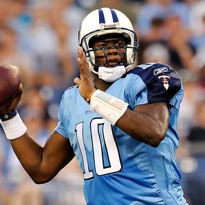 Tennessee Titans quarterback Vince Young (10) sprints out of the