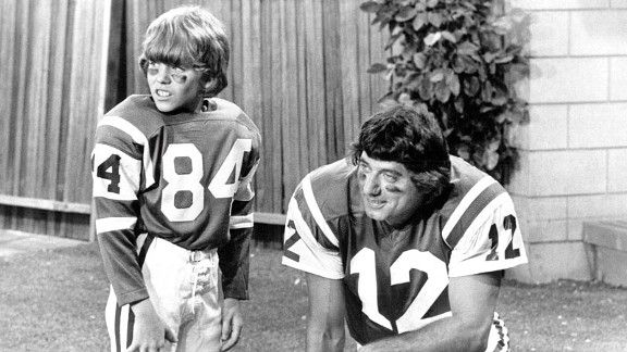 XX NFL Players and Celebrity Cameos in the 80's For Brady