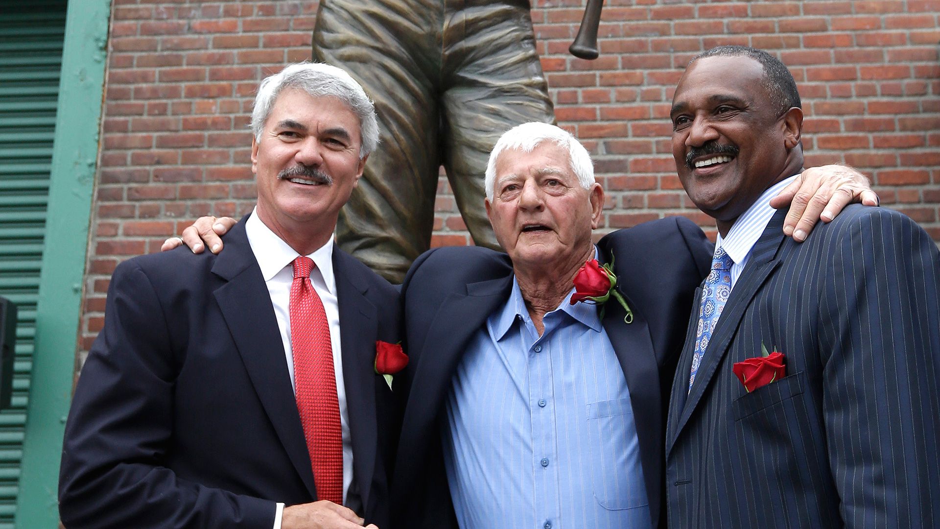 Red Sox honor Carl Yastrzemski with statue