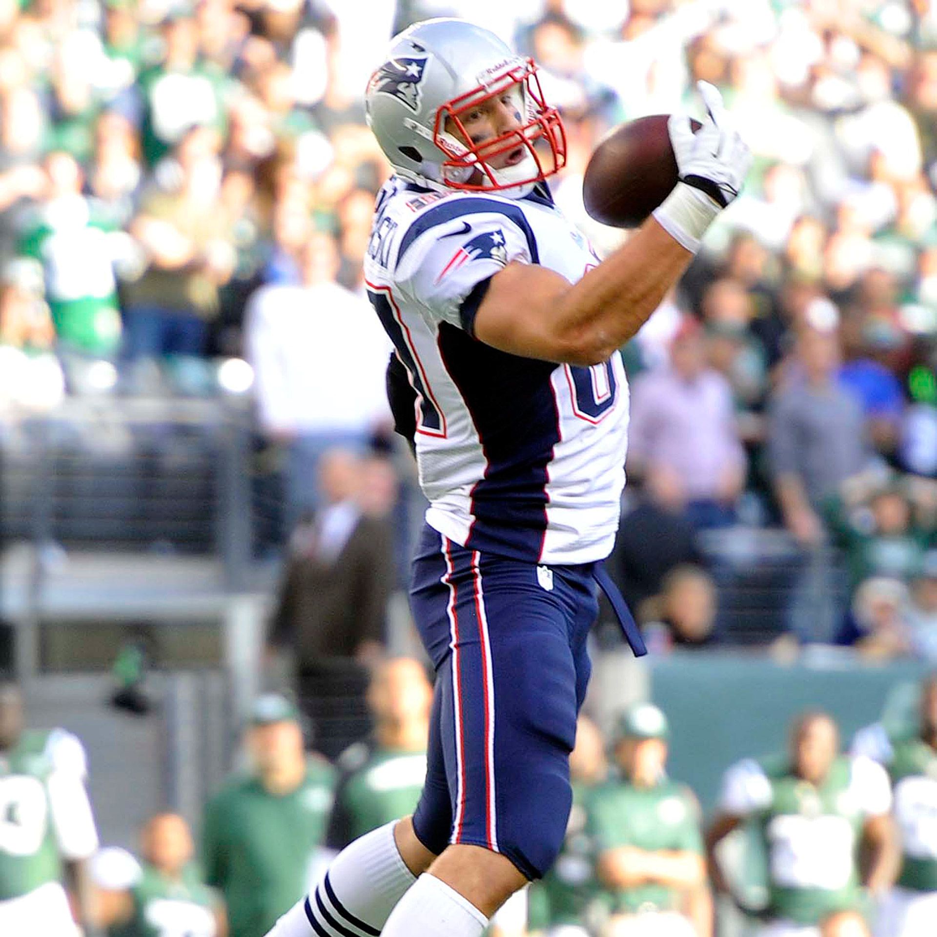 Rob Gronkowski of New England Patriots carted off with leg injury - ESPN