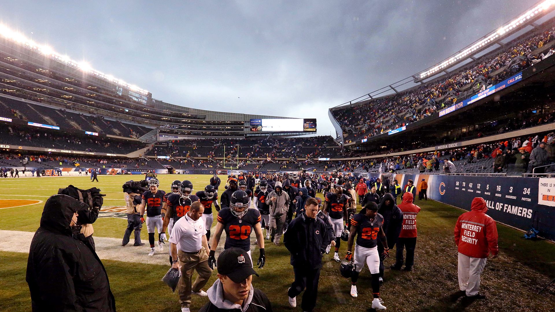 Heavy rain floods Soldier Field during Chicago Bears' season opener against  San Francisco 49ers