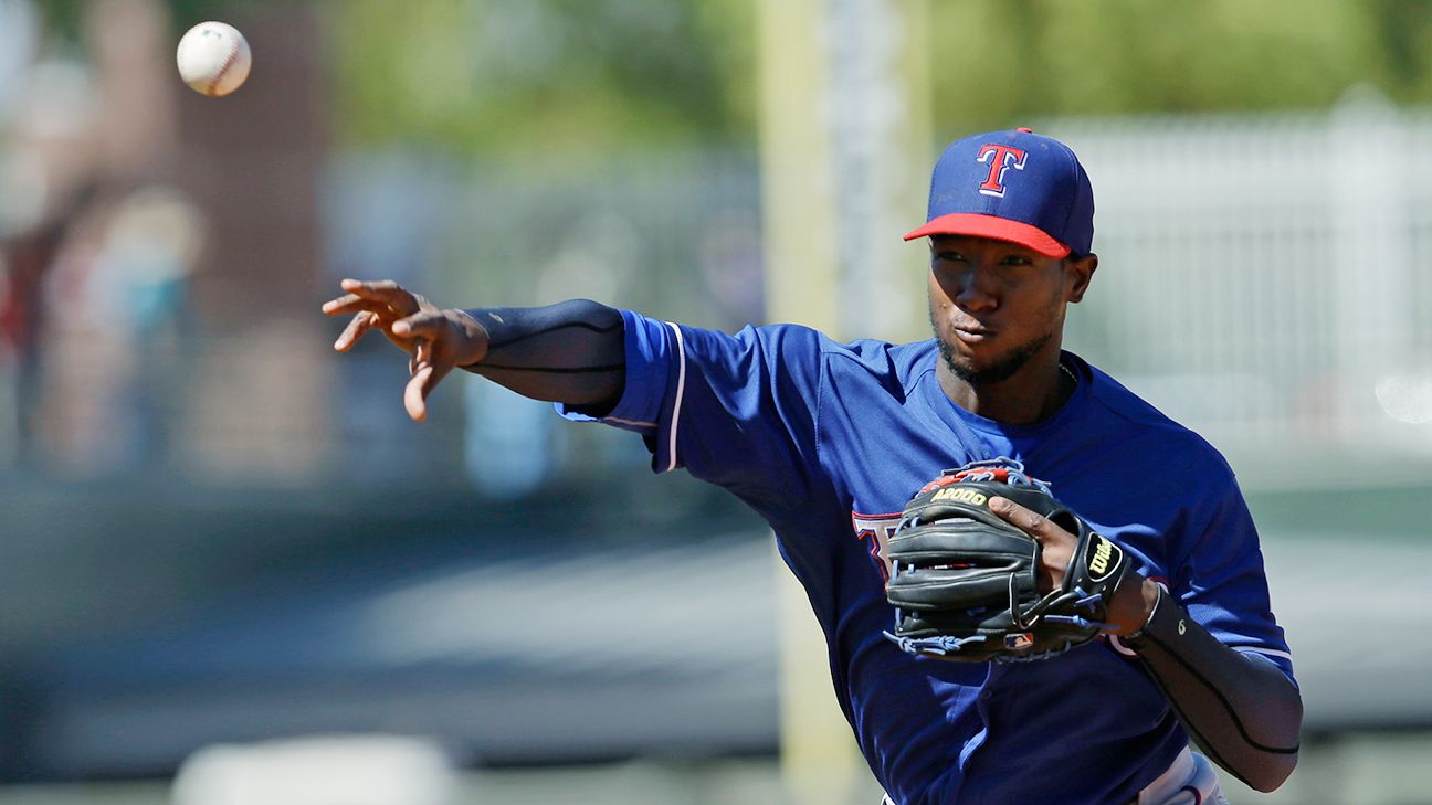 Derek Holland injury: Rangers pitcher had micro-fracture surgery