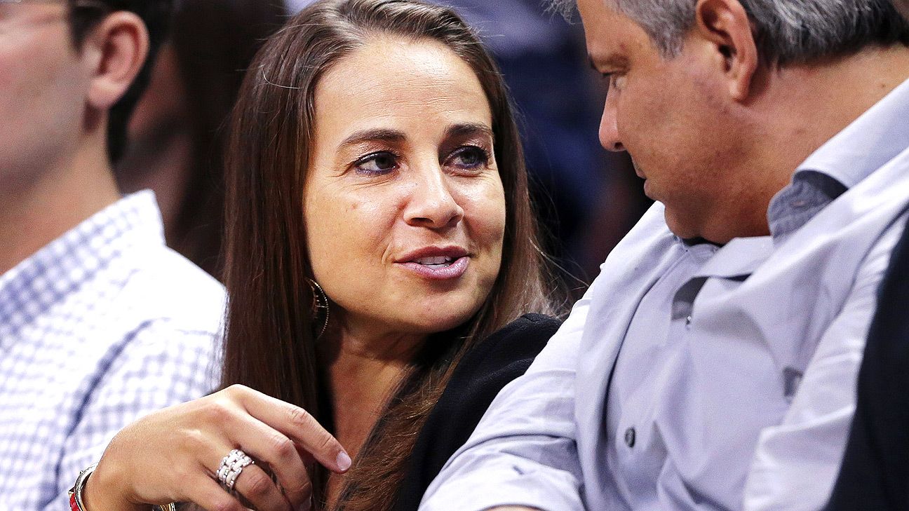 Gregg Popovich invites WNBA star Becky Hammon to San Antonio Spurs ...