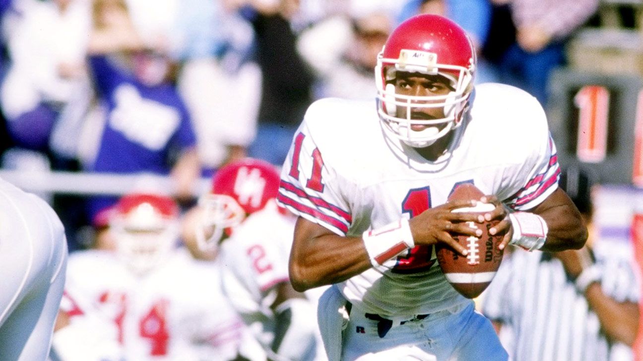 Andre Ware wins the Heisman Trophy »