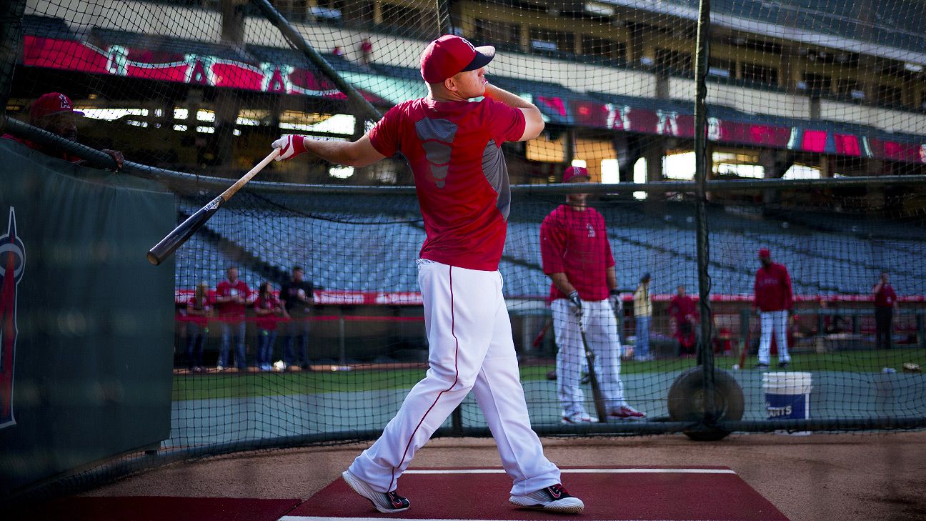 LAA Spring Training: Trout & Son, Can't go to the batting cages without a  BAT 🥹 Mike Trout received a special pregame visit from his son, Beckham!