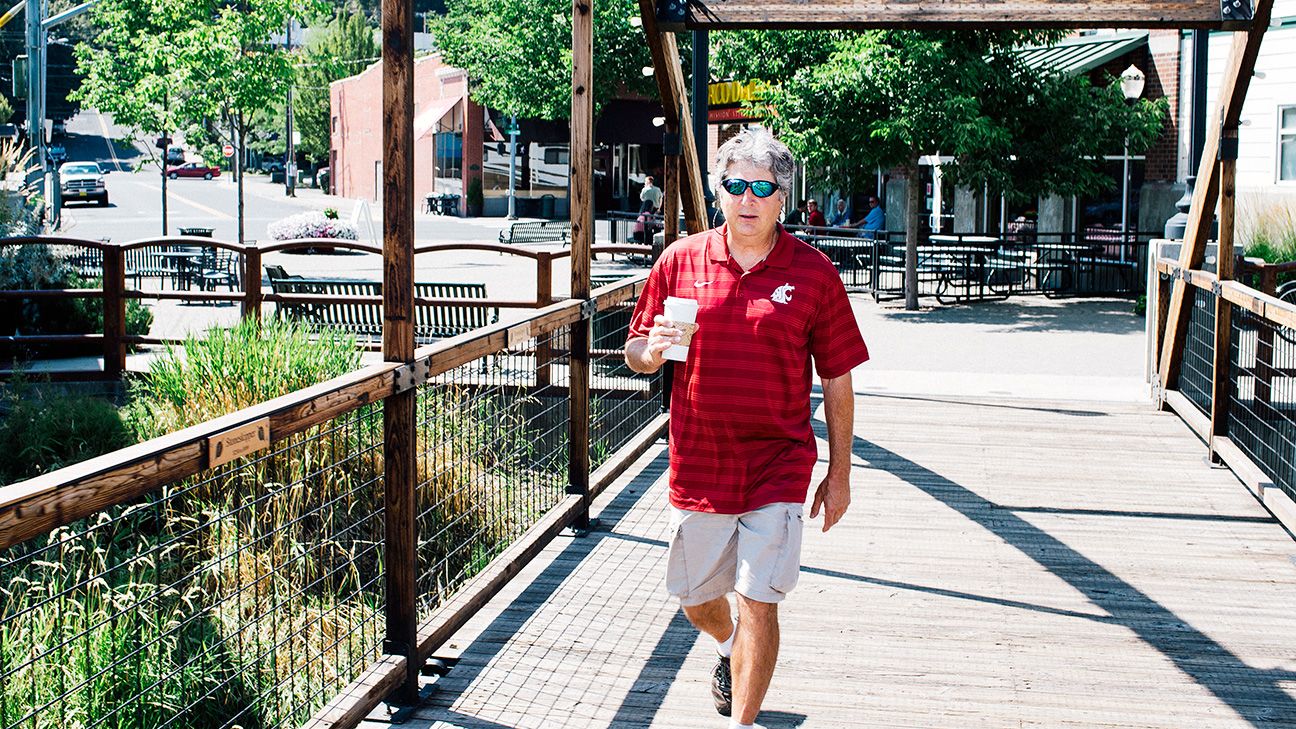 'A brilliant football mind': Mike Leach's unique life and football legacy