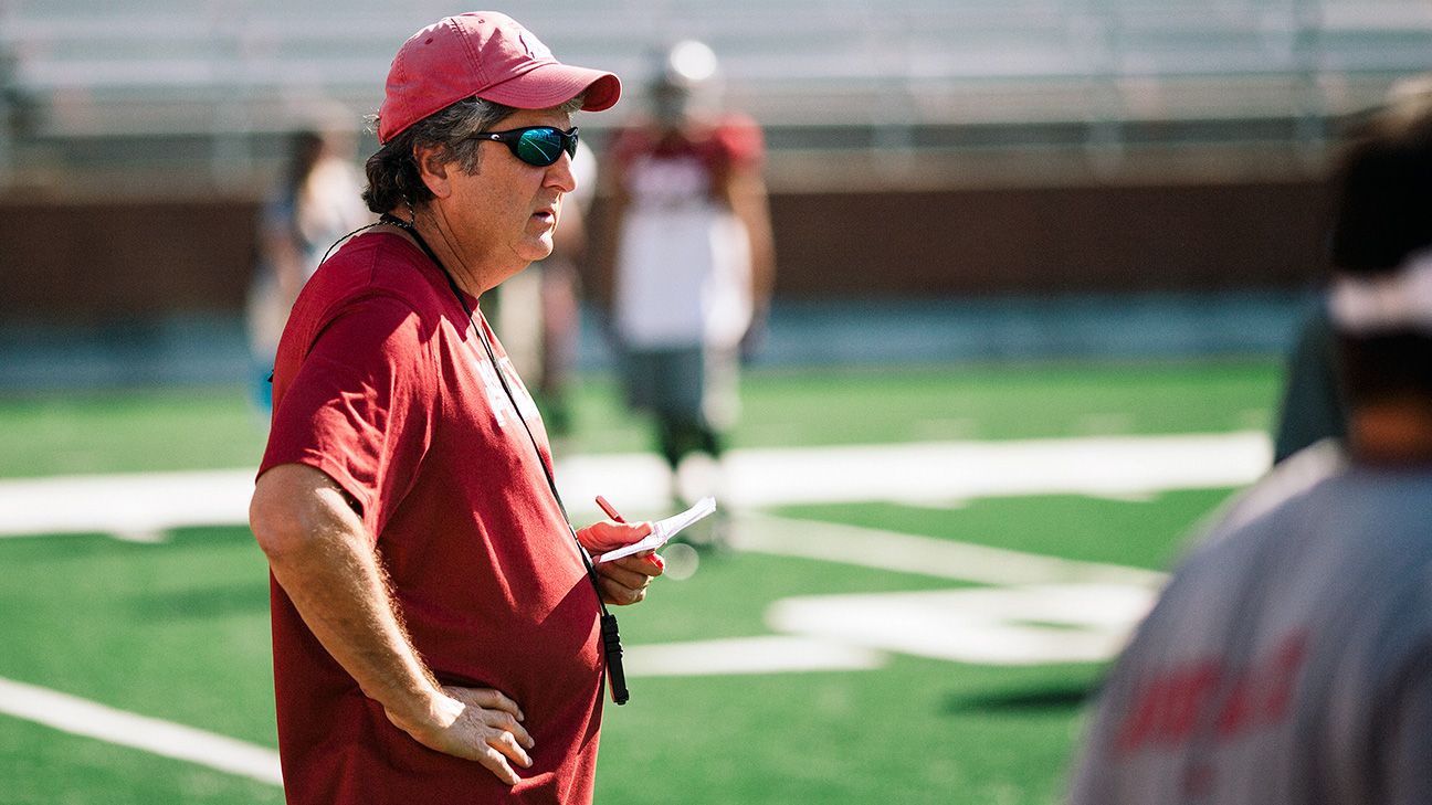 Mike Leach reaches out to pal Donald Trump's family to offer congratulations ESPN