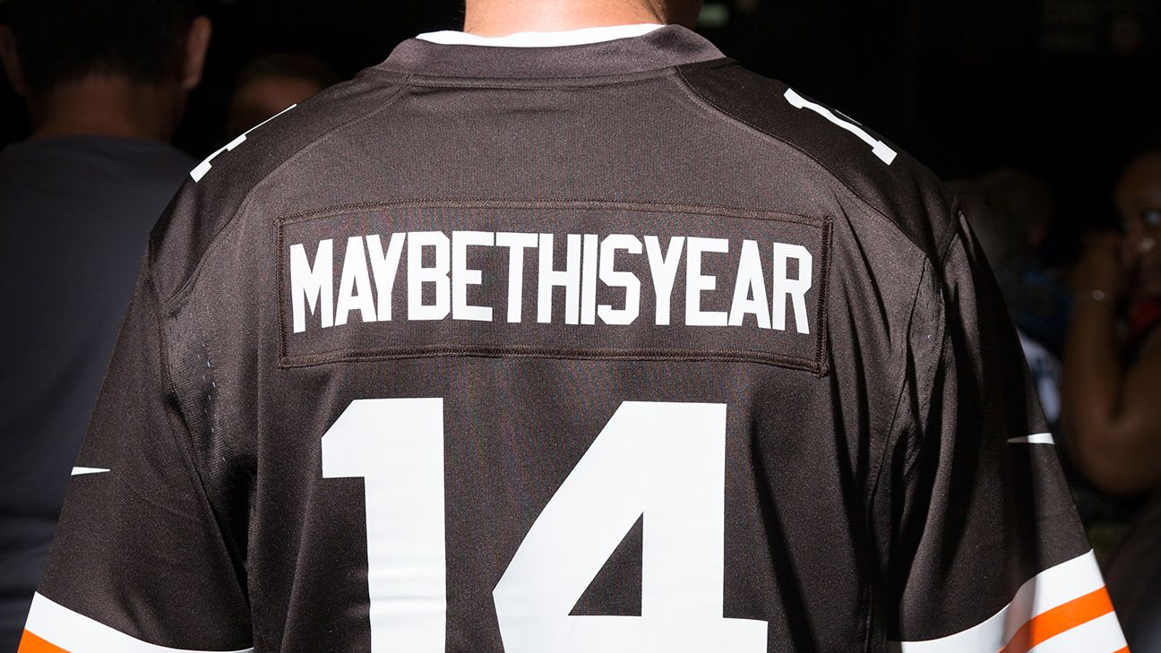 Sports memorabilia convention is the biggest show in Cleveland ESPN