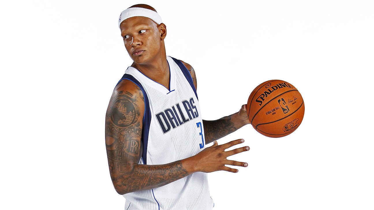 Charlie Villanueva - Dallas Mavericks - Game-Worn '1980-90 Road Hardwood  Classics' Jersey - 2015-16 Season