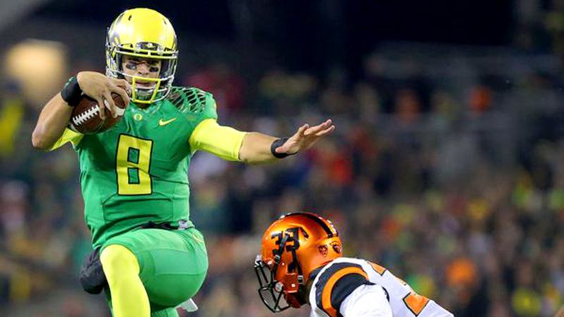 Oregon quarterback Marcus Mariota pacing the Heisman field after