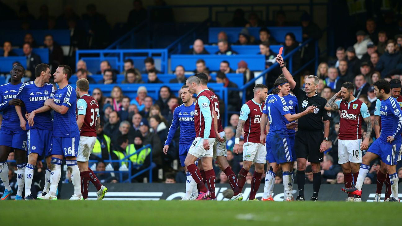 Referee Martin Atkinson Atkinson right Chelsea-Burnley ...