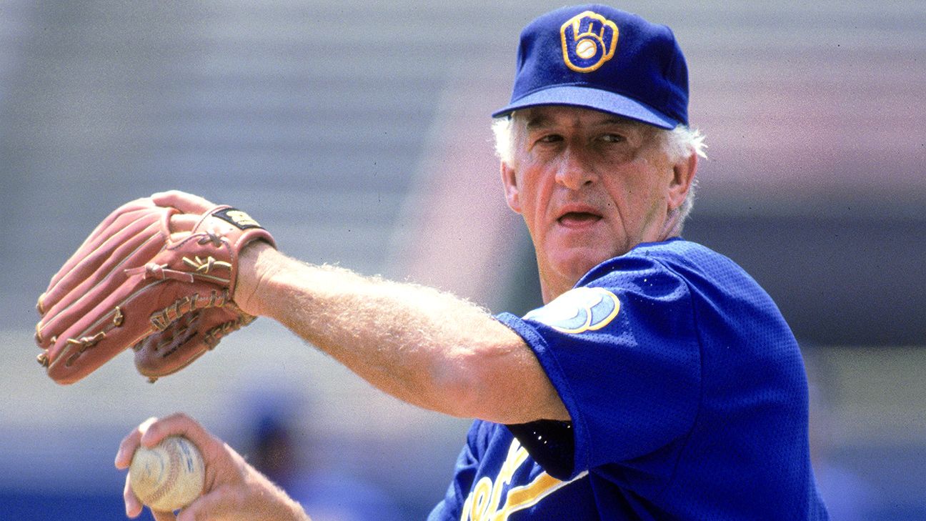 Bob Uecker, Milwaukee Brewers broadcaster, hit in head by ball