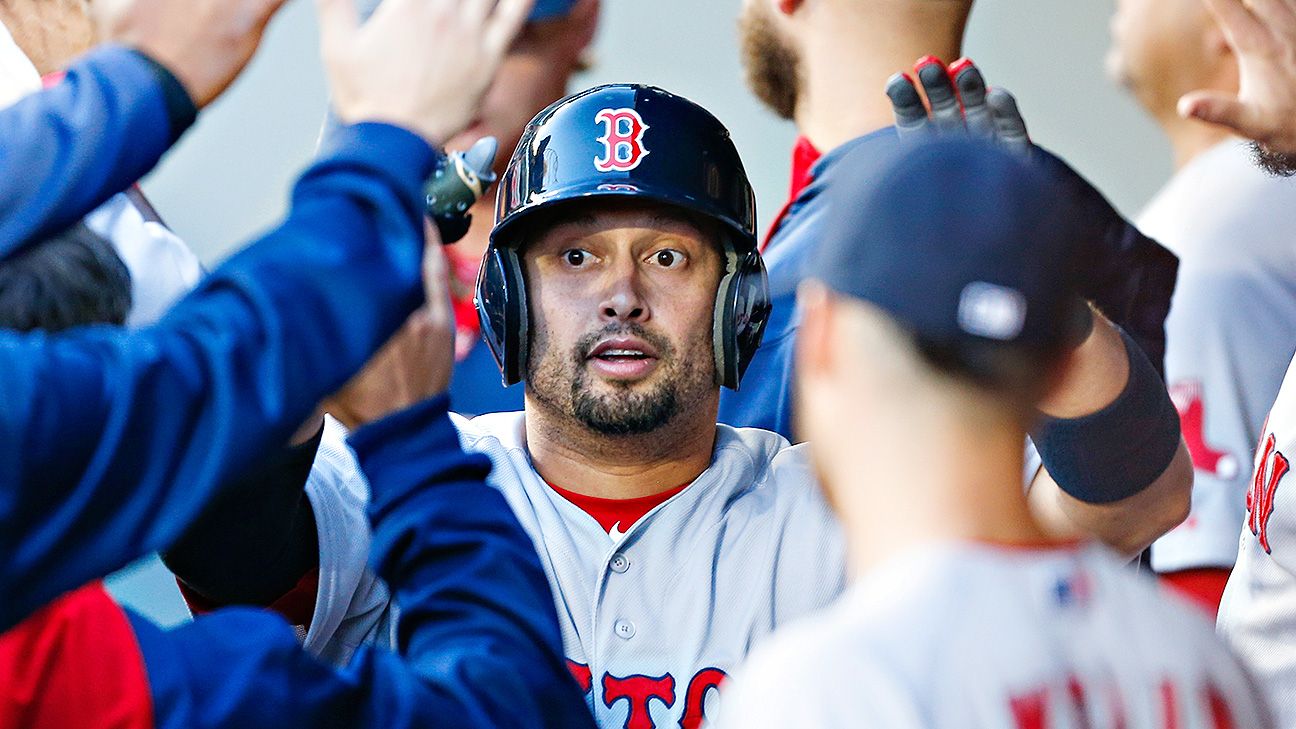 Shane Victorino gets emotional discussing his trade from Red Sox
