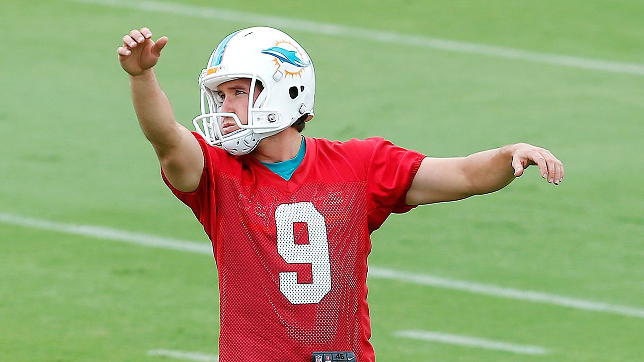 Miami Dolphins kicker Caleb Sturgis injures left quad playing kickball