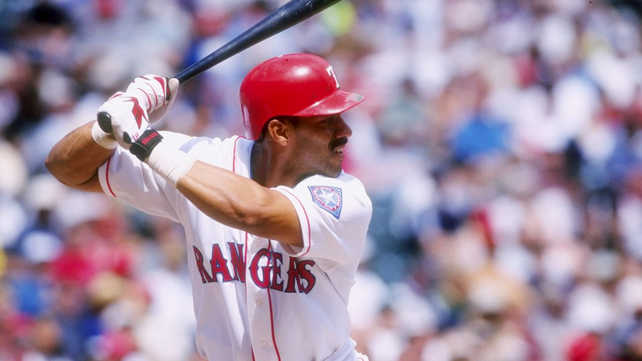 Former Texas Ranger Juan Gonzalez will receive his Rangers Hall of Fame  jacket Friday