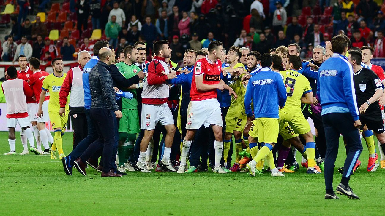 Football Stars on X: 🇷🇴 Steaua Bucharest vs U. Cluj 04/05/2022 No way  to stop this!  / X