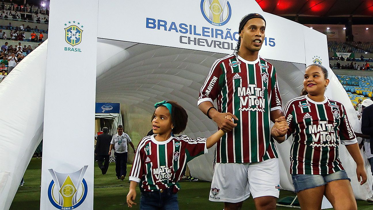 Ronaldinho signs with Brazilian club Fluminense