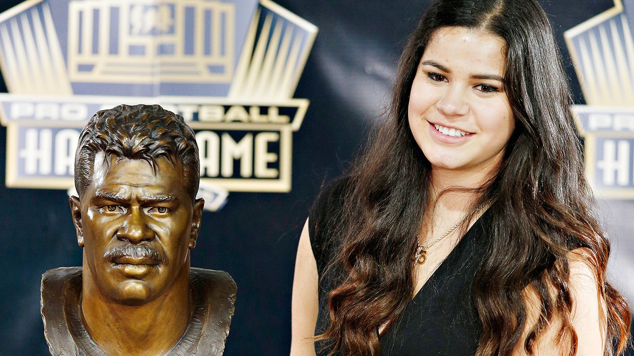 Junior Seau gets inducted into Pro Football Hall of Fame on behalf of  family 