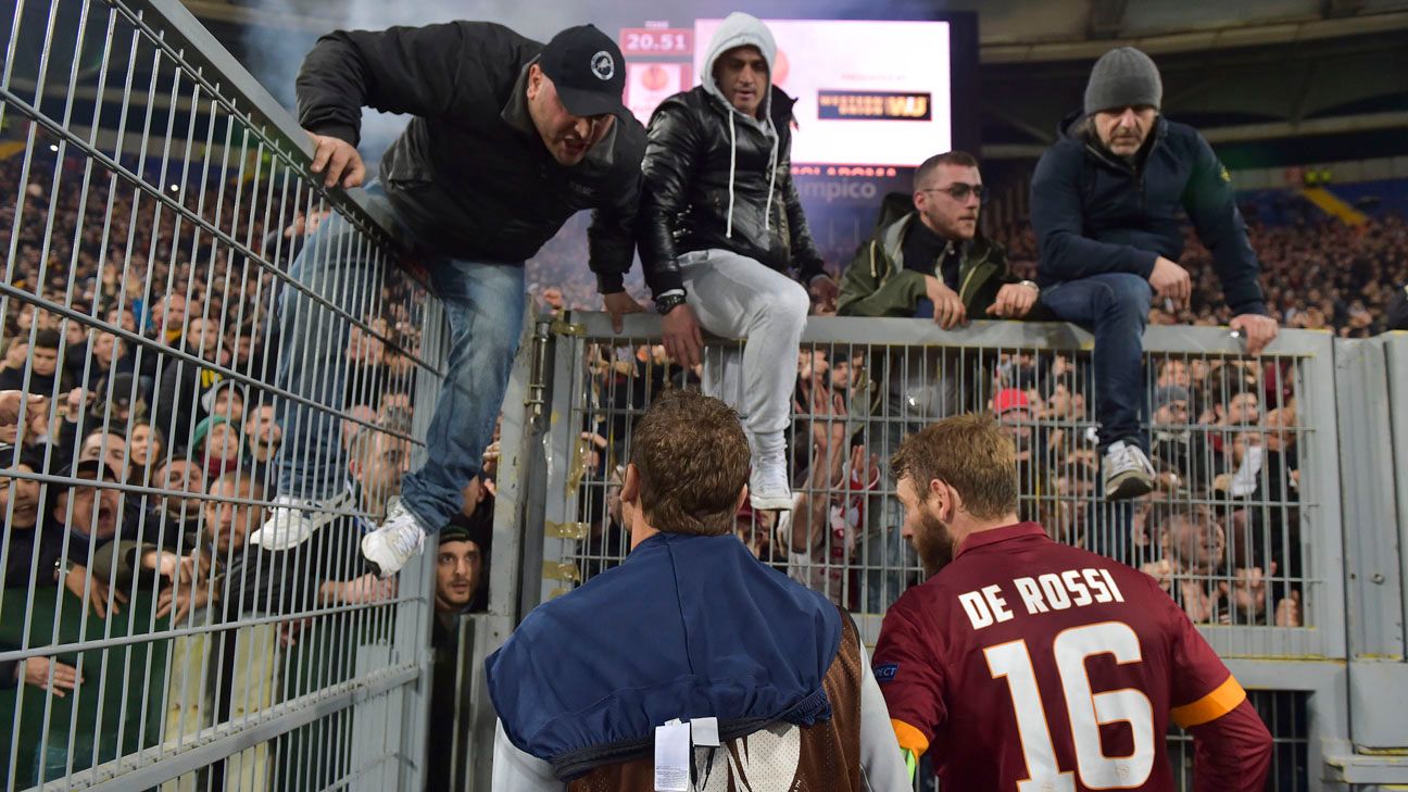 Roma ultras. Ультрас Италии. Турин против Неаполя ультрас. ROMA Fans.