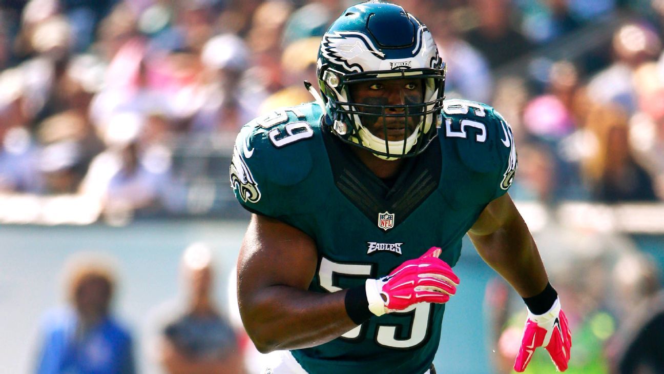 Linebacker DeMeco Ryans of the Philadelphia Eagles looks on from the  News Photo - Getty Images