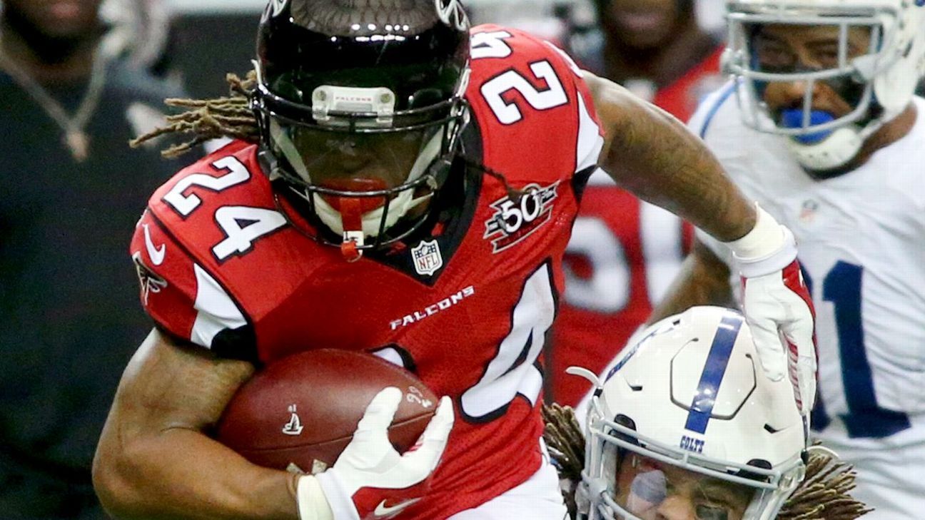 Devonta Freeman.ready!  Devonta freeman, Football helmets