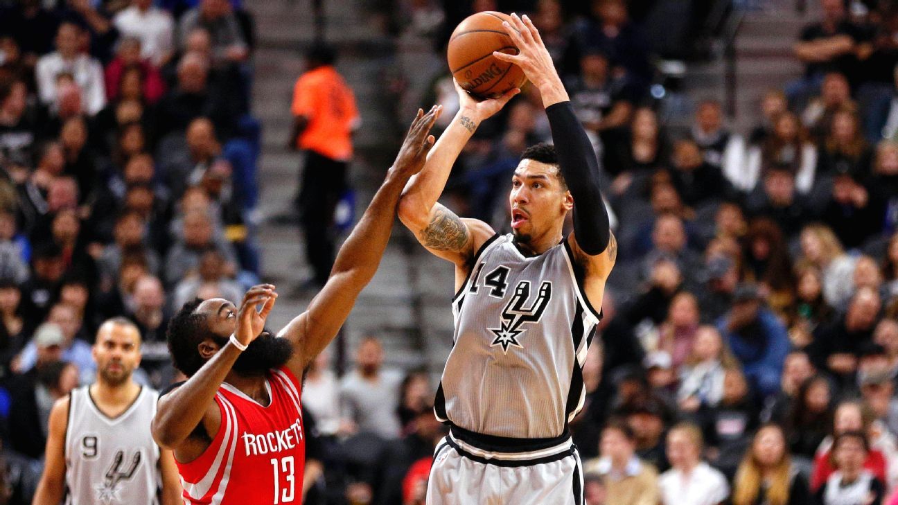 Spurs' Danny Green visits Cuero park, Local