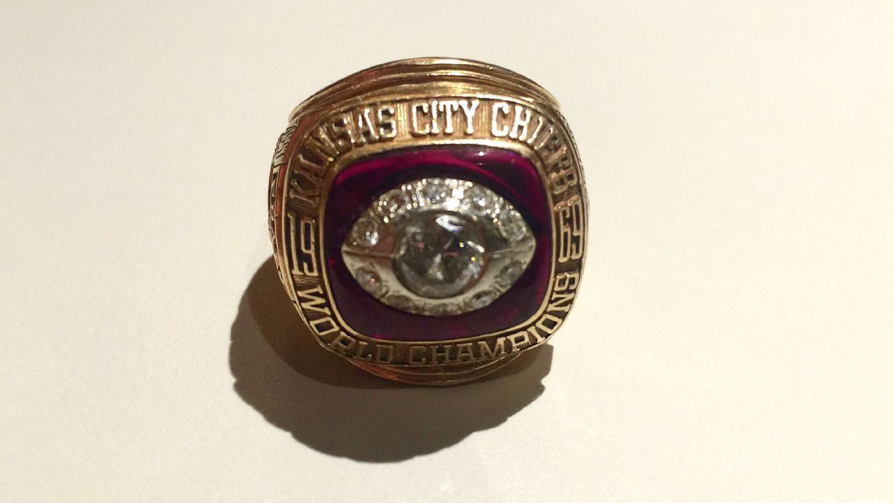 Former Chiefs star Jim Kearney reunited with Super Bowl ring lost