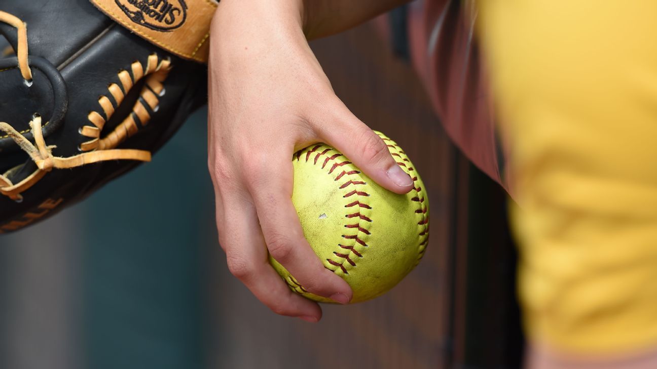 3 Murray St. softball team members hurt in crash