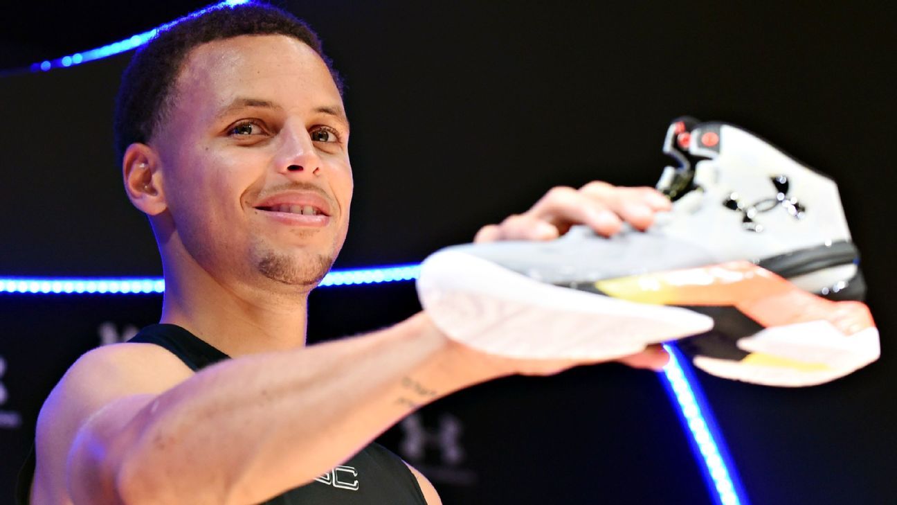 kaping halen bijl Stephen Curry of Golden State Warriors, Under Armour CEO discuss Donald  Trump comments