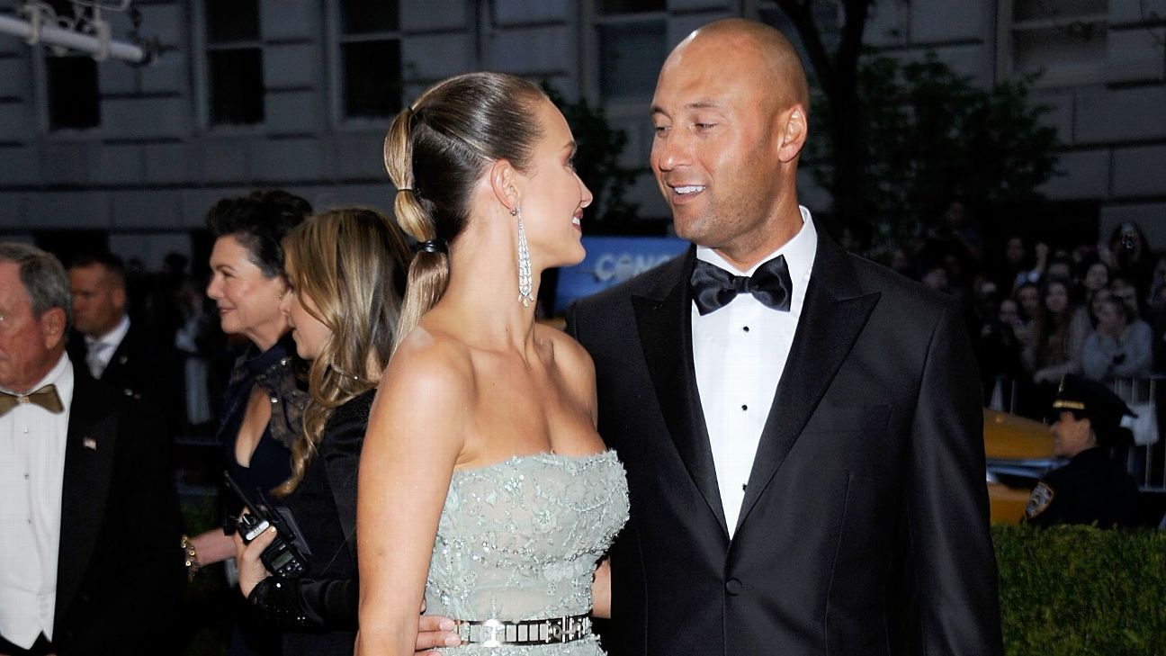 Derek Jeter, wife Hannah Jeter announce couple is expecting first